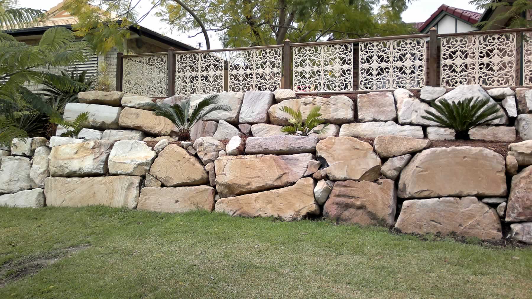 Randomly placed stones rock retaining walls gold coast